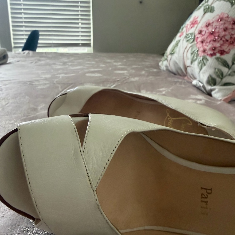Christian Louboutin White Leather Pumps with Red Soles - Picture 3 of 11